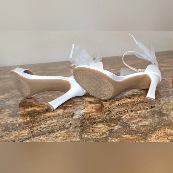 Kelly & Katie White Satin Bow Heels Size 7.5M Elegant Bridal Ankle Strap Sandals - Picture 7 of 7